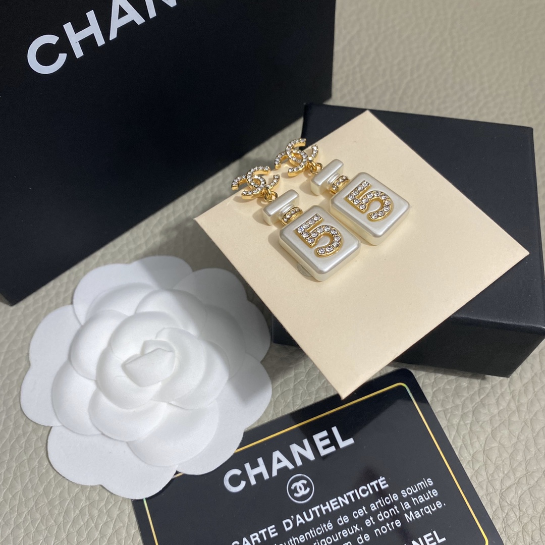 A109 Chanel earring 108650