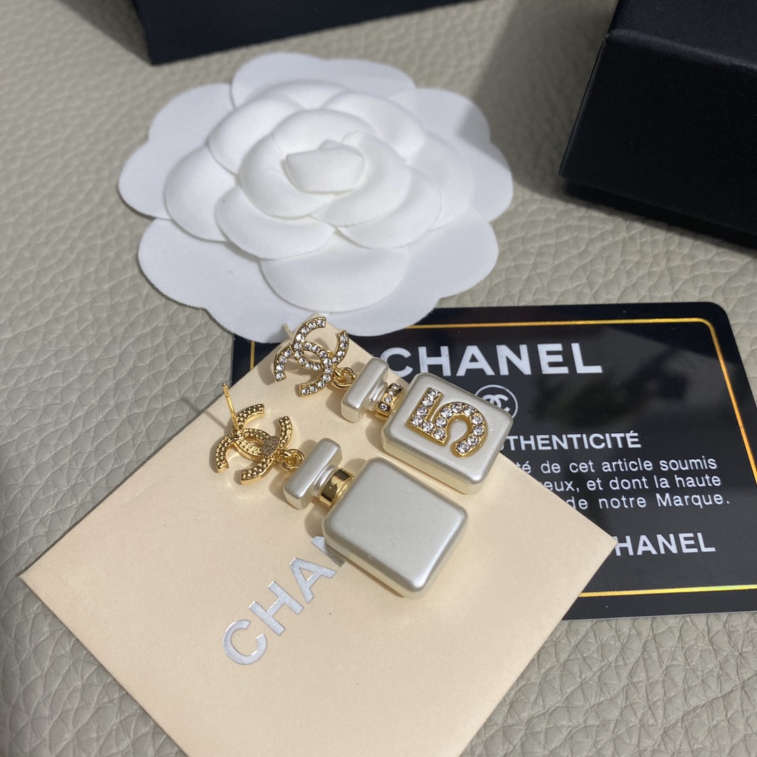 A109 Chanel earring 108650