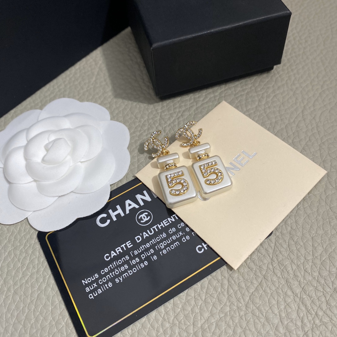 A109 Chanel earring 108650