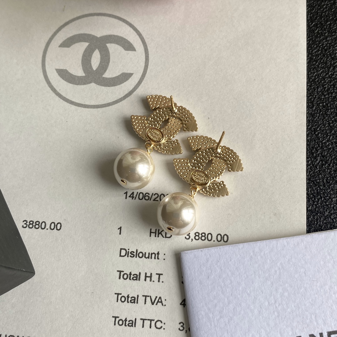 A666 Chanel earrings 112090