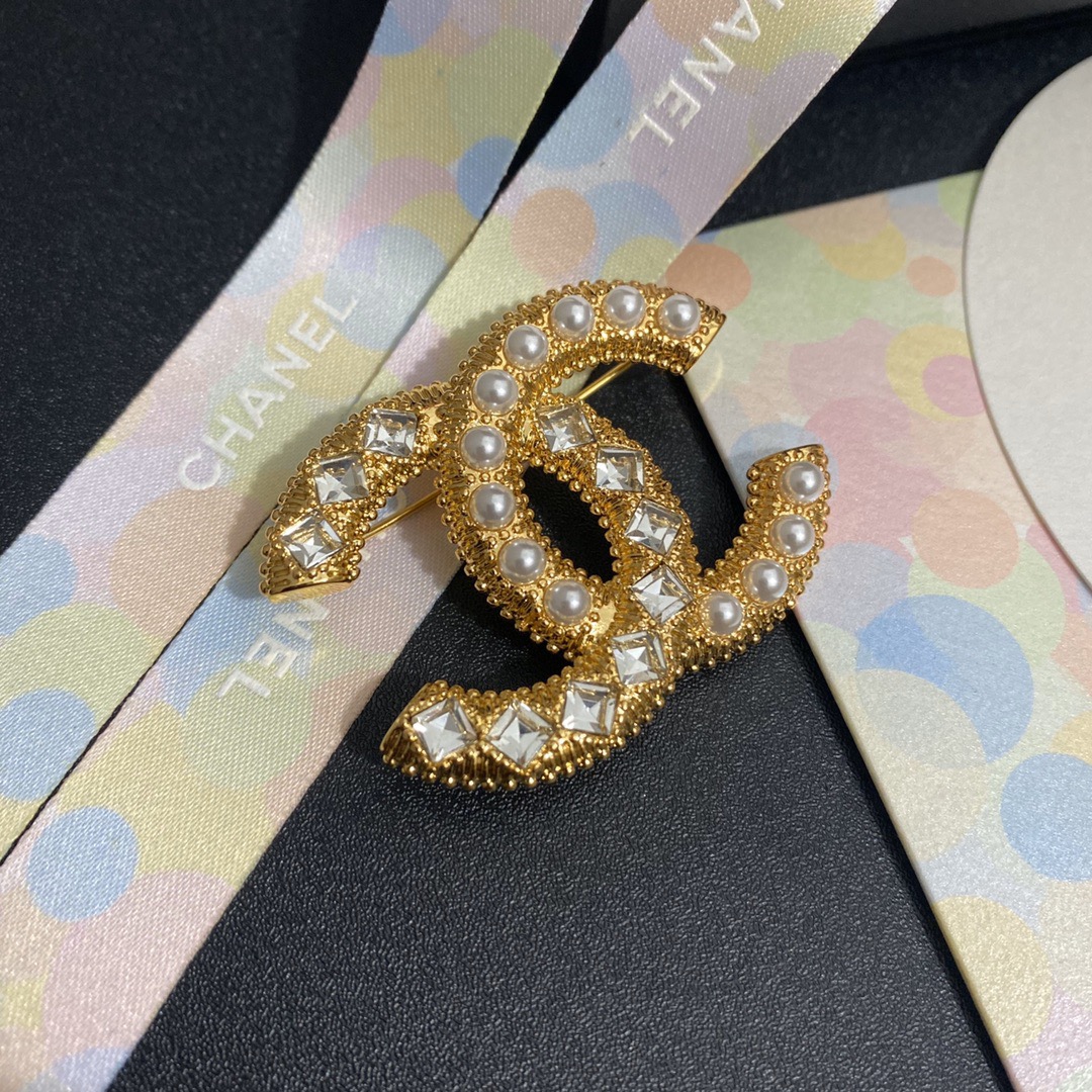 C188 Chanel brooch 108800
