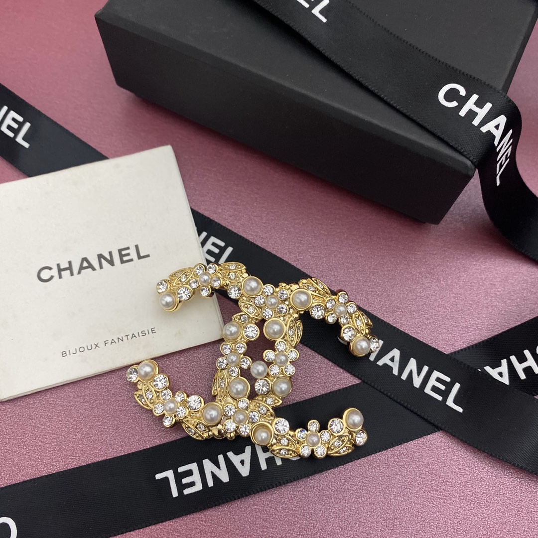 C191  Chanel brooch 108796
