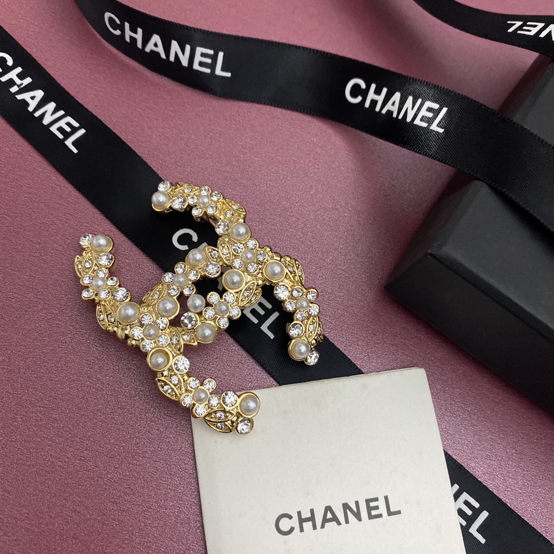 C191  Chanel brooch 108796