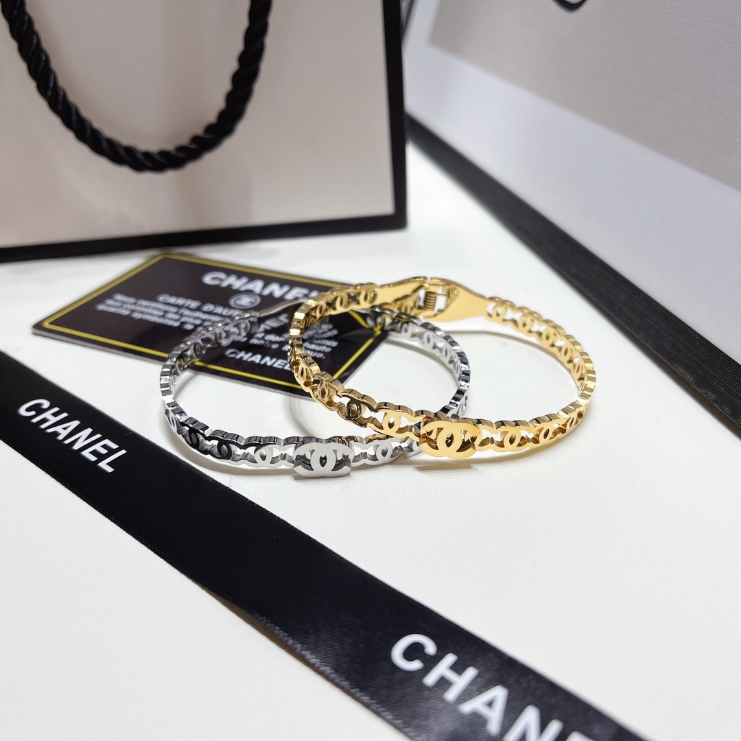 S295 Chanel hollow bracelet