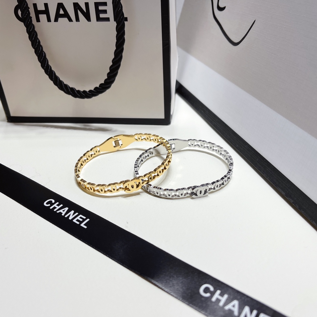 S295 Chanel hollow bracelet