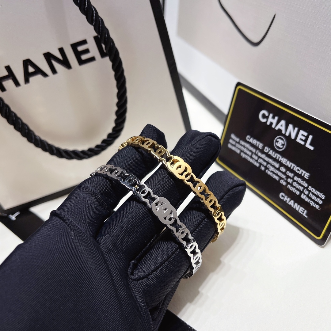 S295 Chanel hollow bracelet