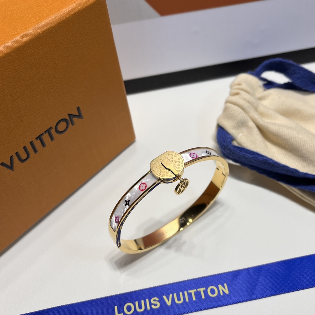 S297  LV Bracelet 108753