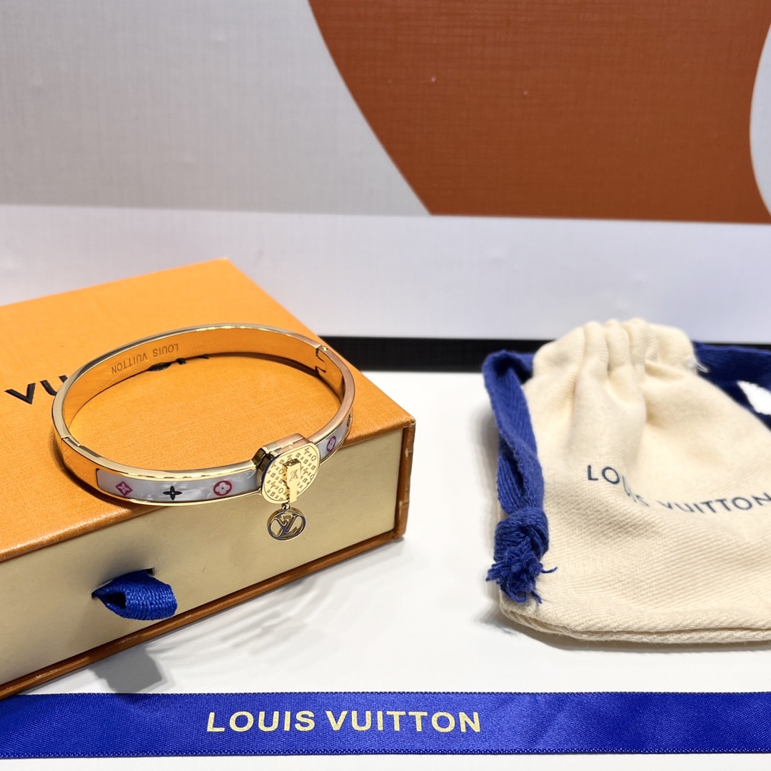 S297  LV Bracelet 108753