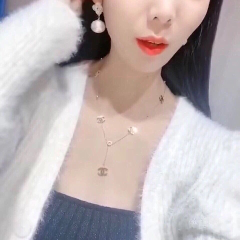 Chanel necklace 108809