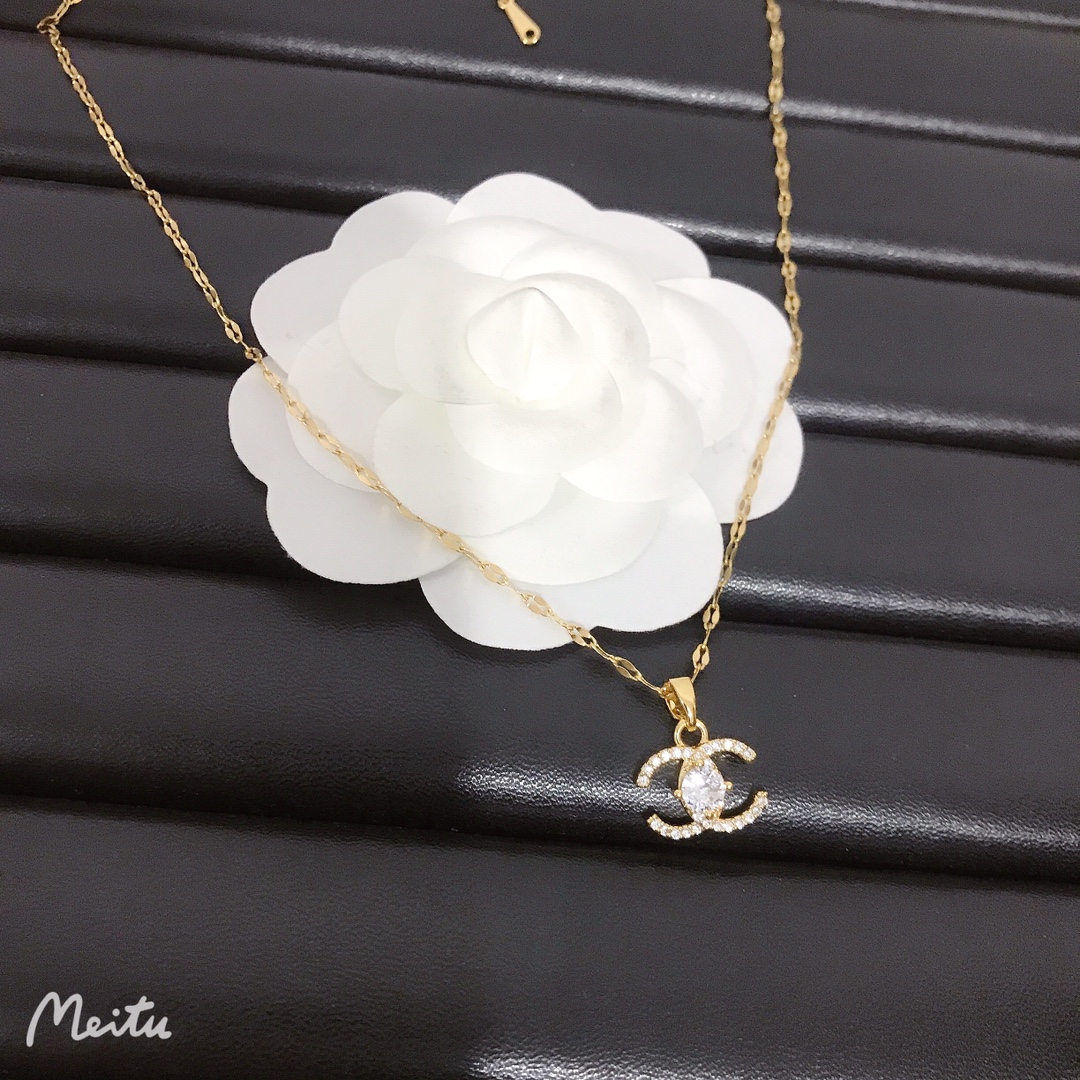 Chanel necklace 108838