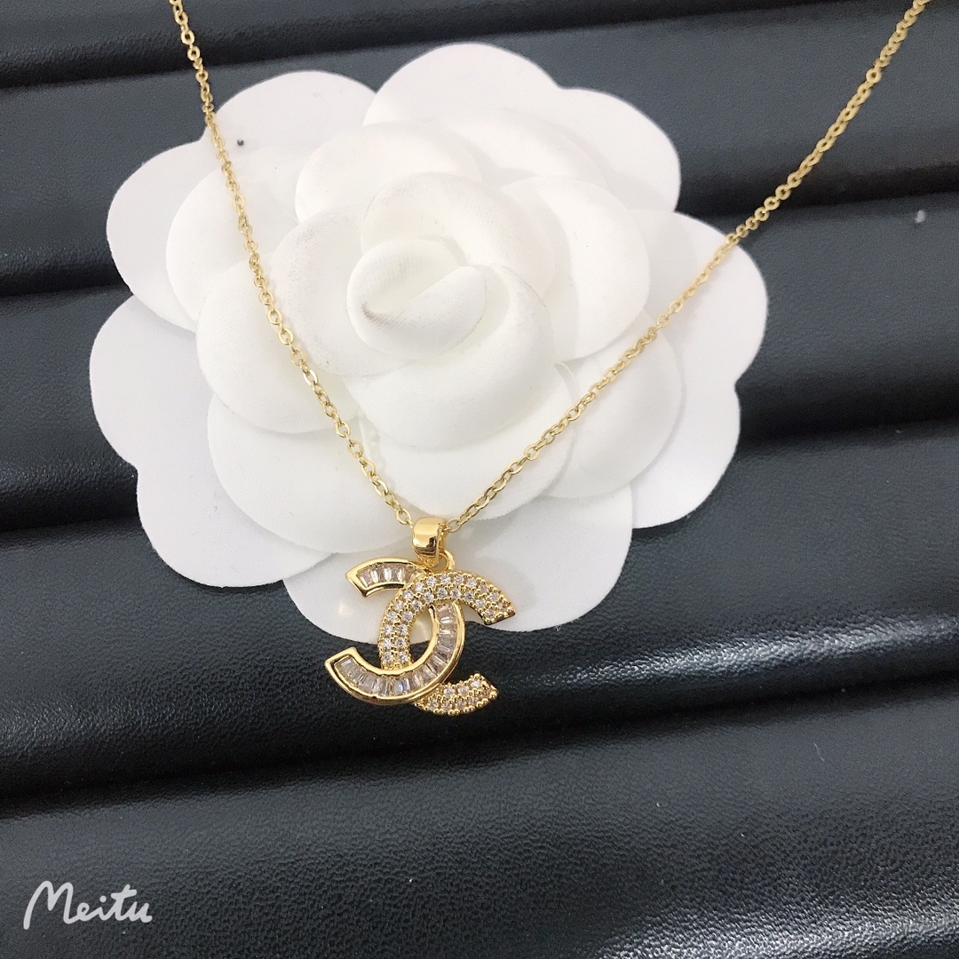 Chanel necklace 108840