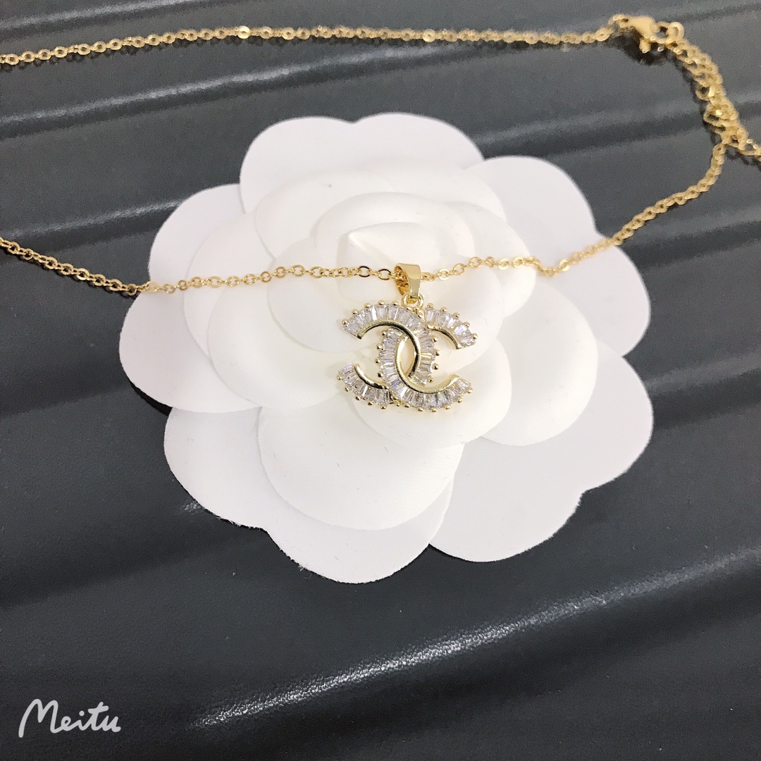 Chanel necklace 108841