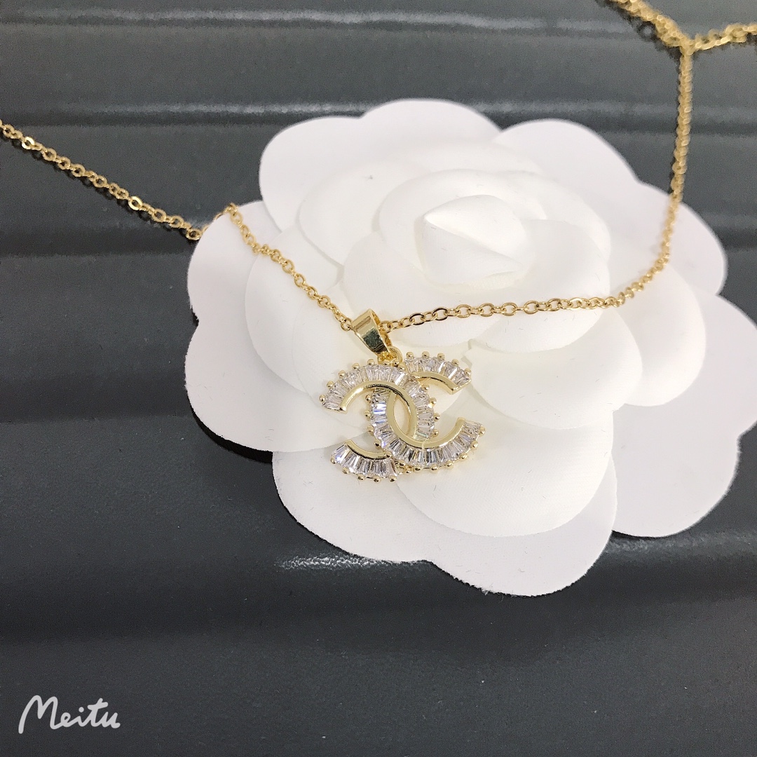 Chanel necklace 108841