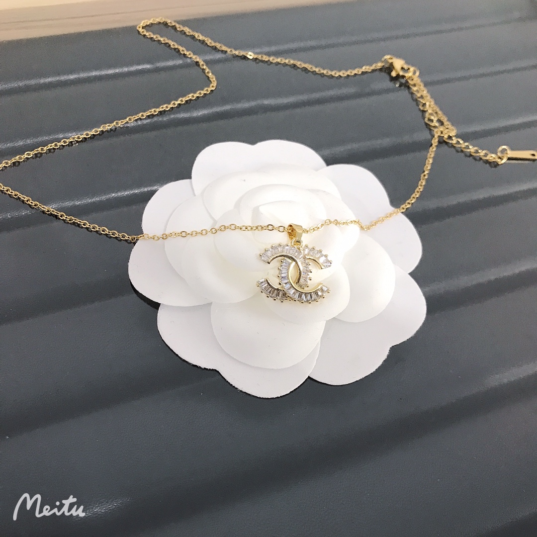 Chanel necklace 108841