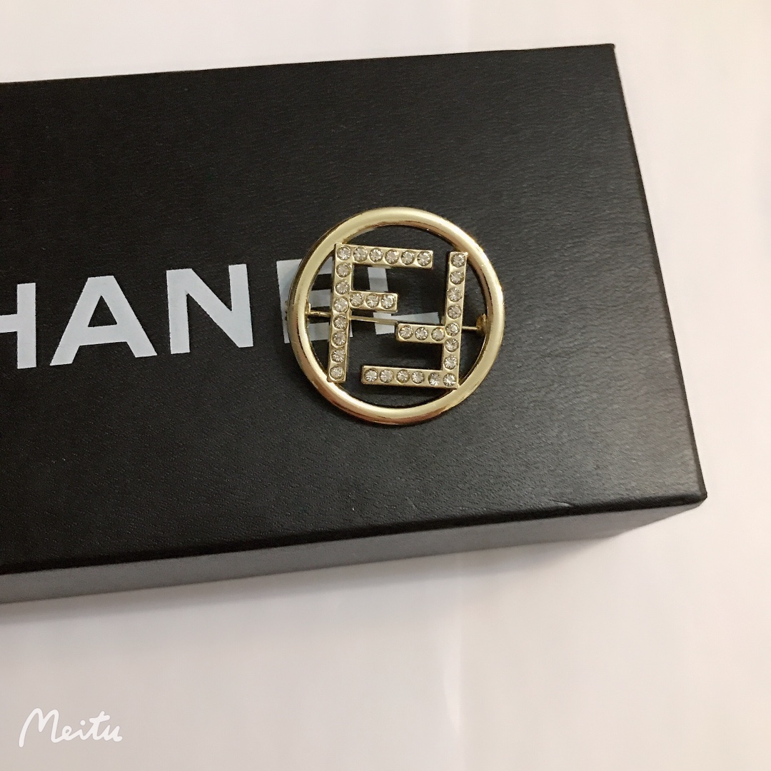 Fendi brooch 113023