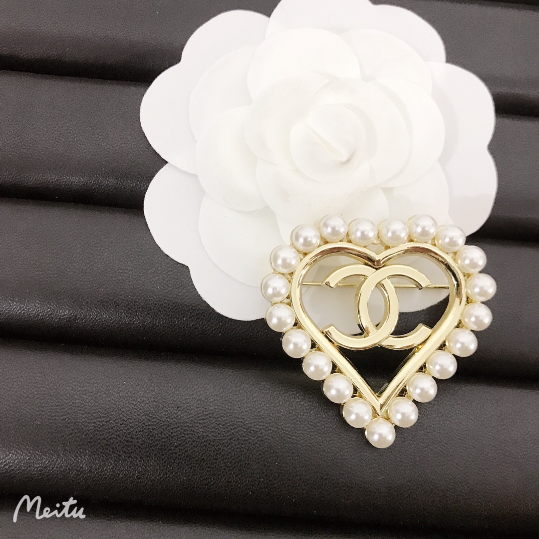 chanel brooch 108851