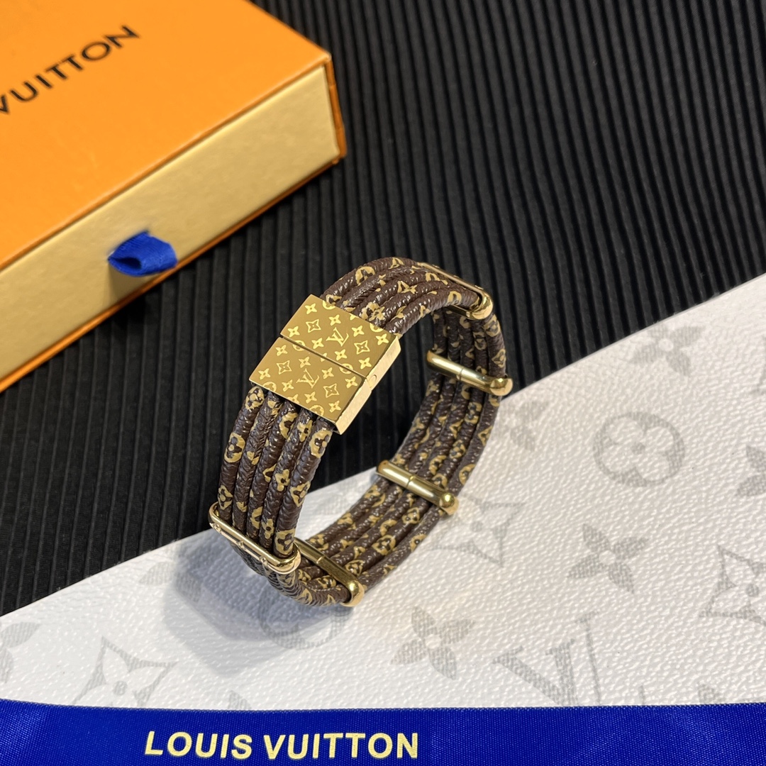 S305 LV leather bracelet 108743