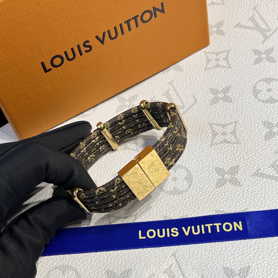 S305 LV leather bracelet 108743