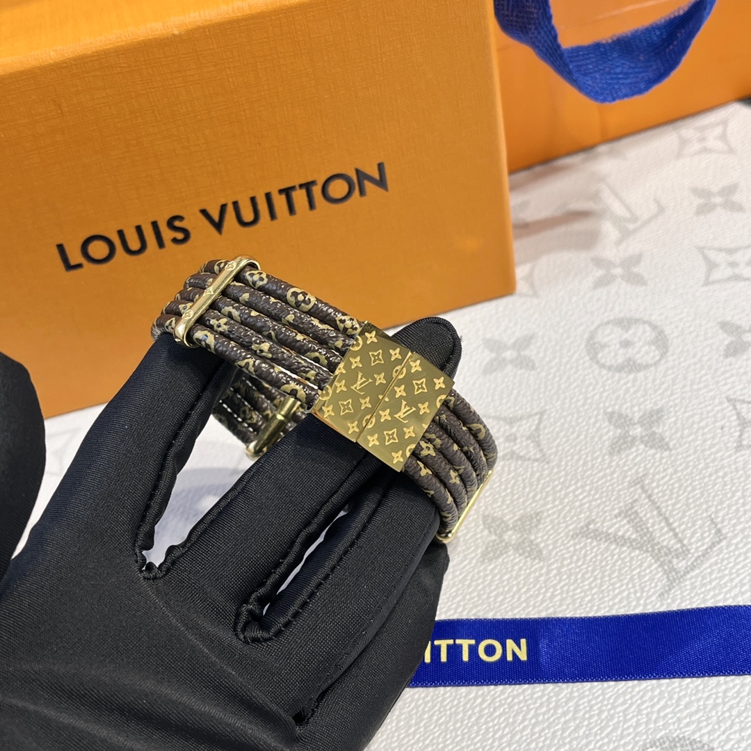 S305 LV leather bracelet 108743
