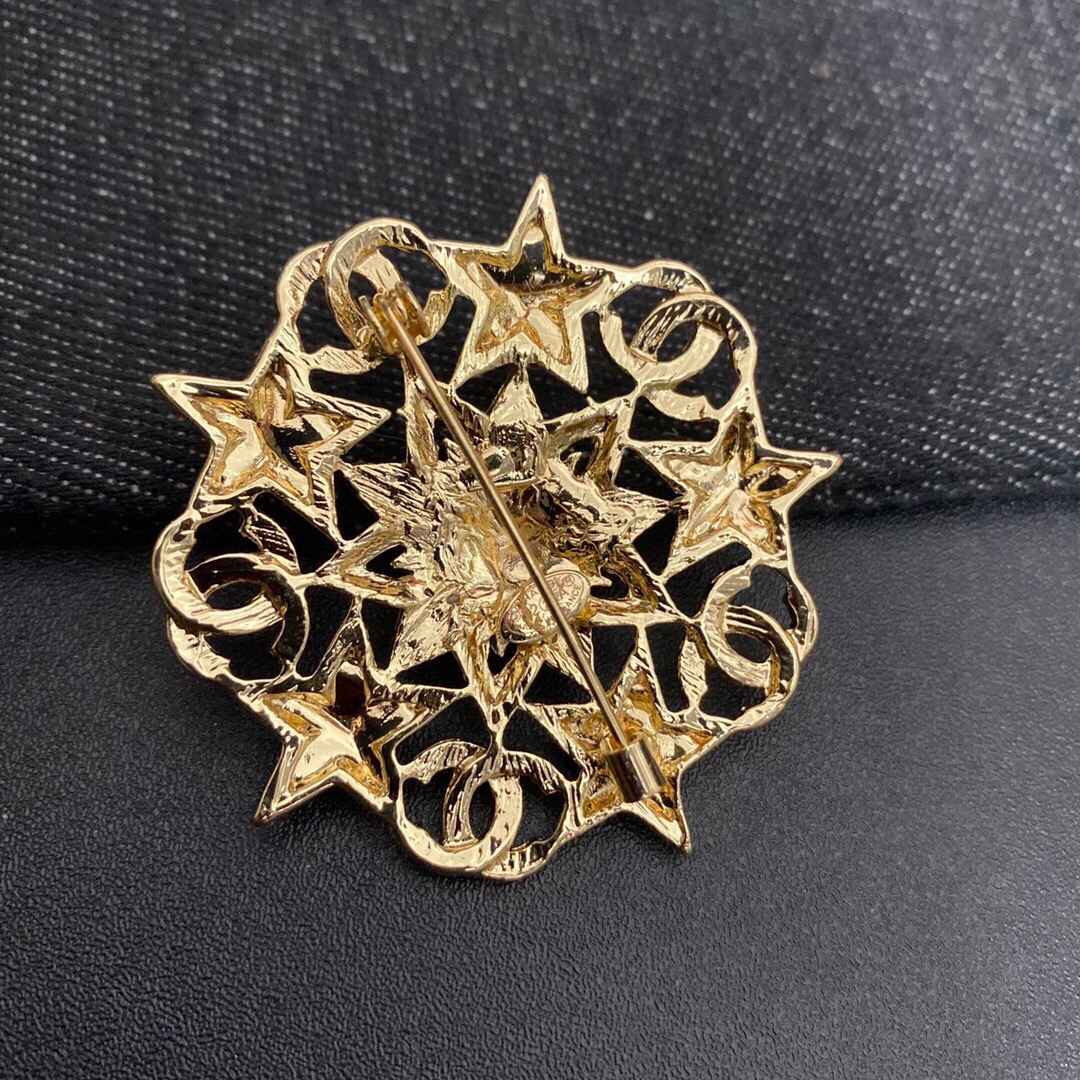 Chanel brooch 108739