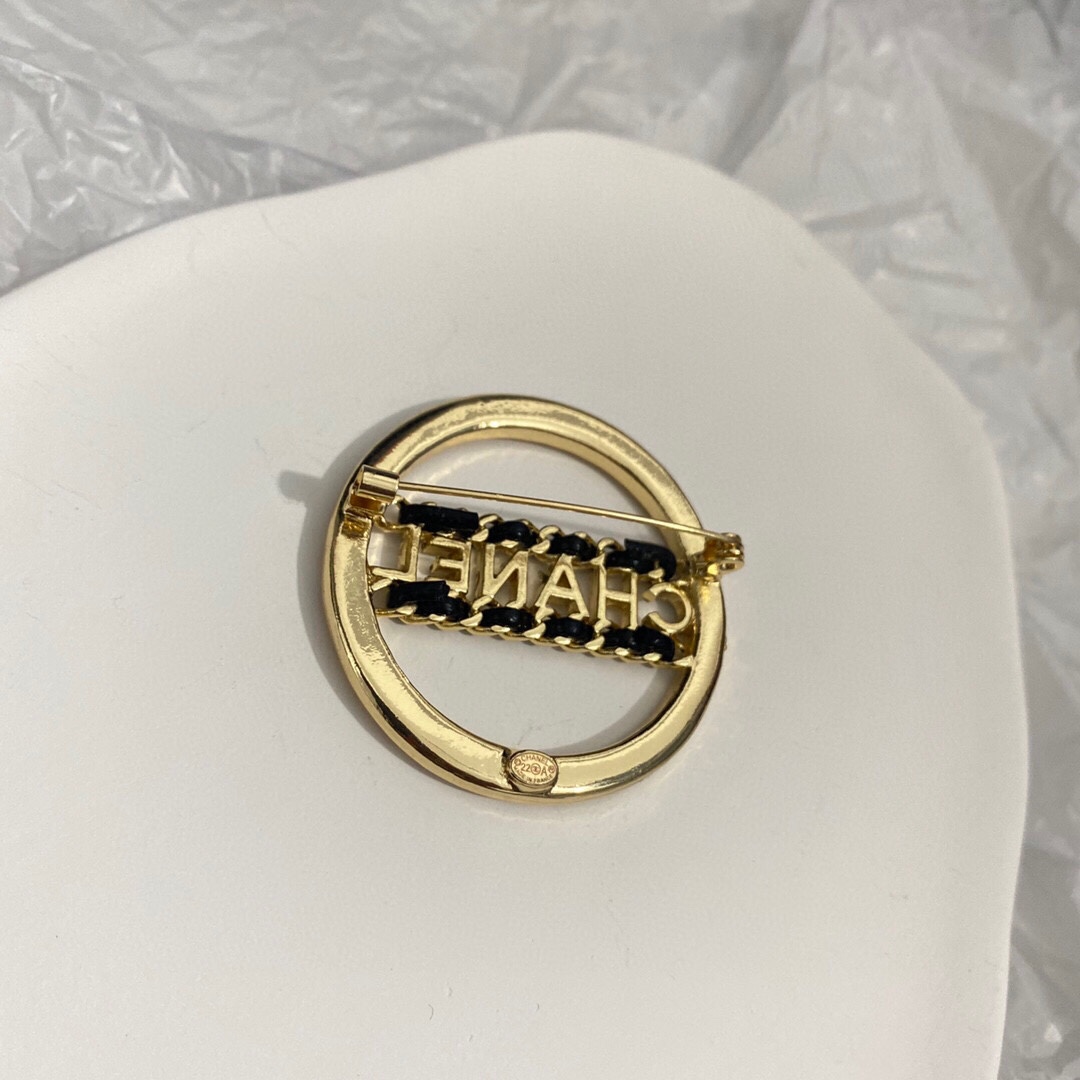 Chanel brooch 108737