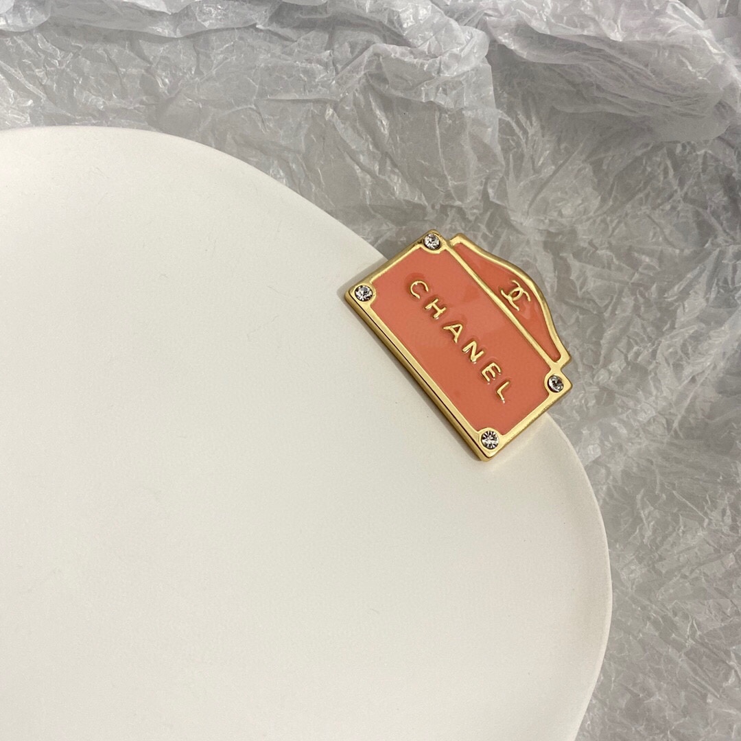Chanel brooch 108729