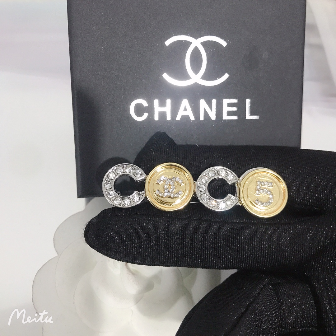 Chanel brooch logo 108716