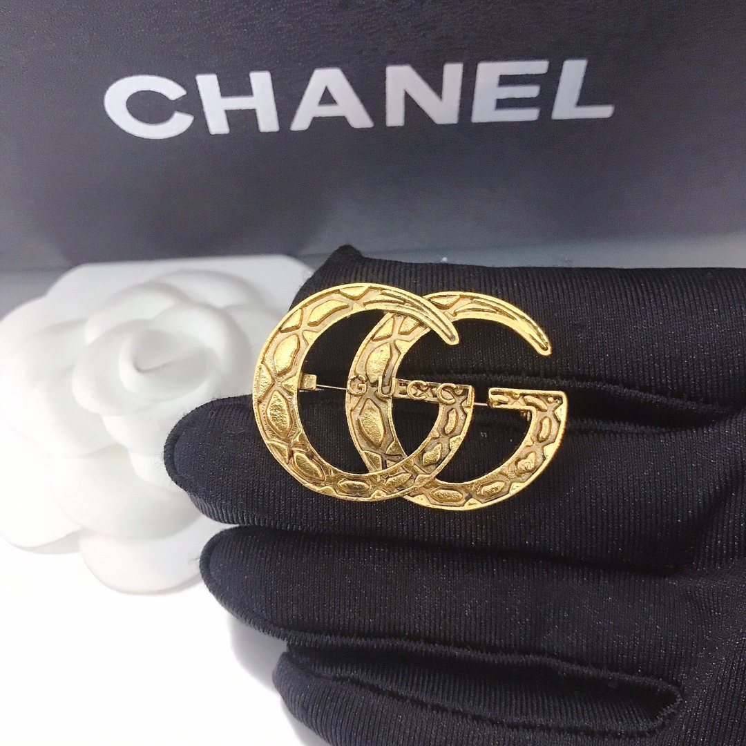 Gucci brooch gold 108712