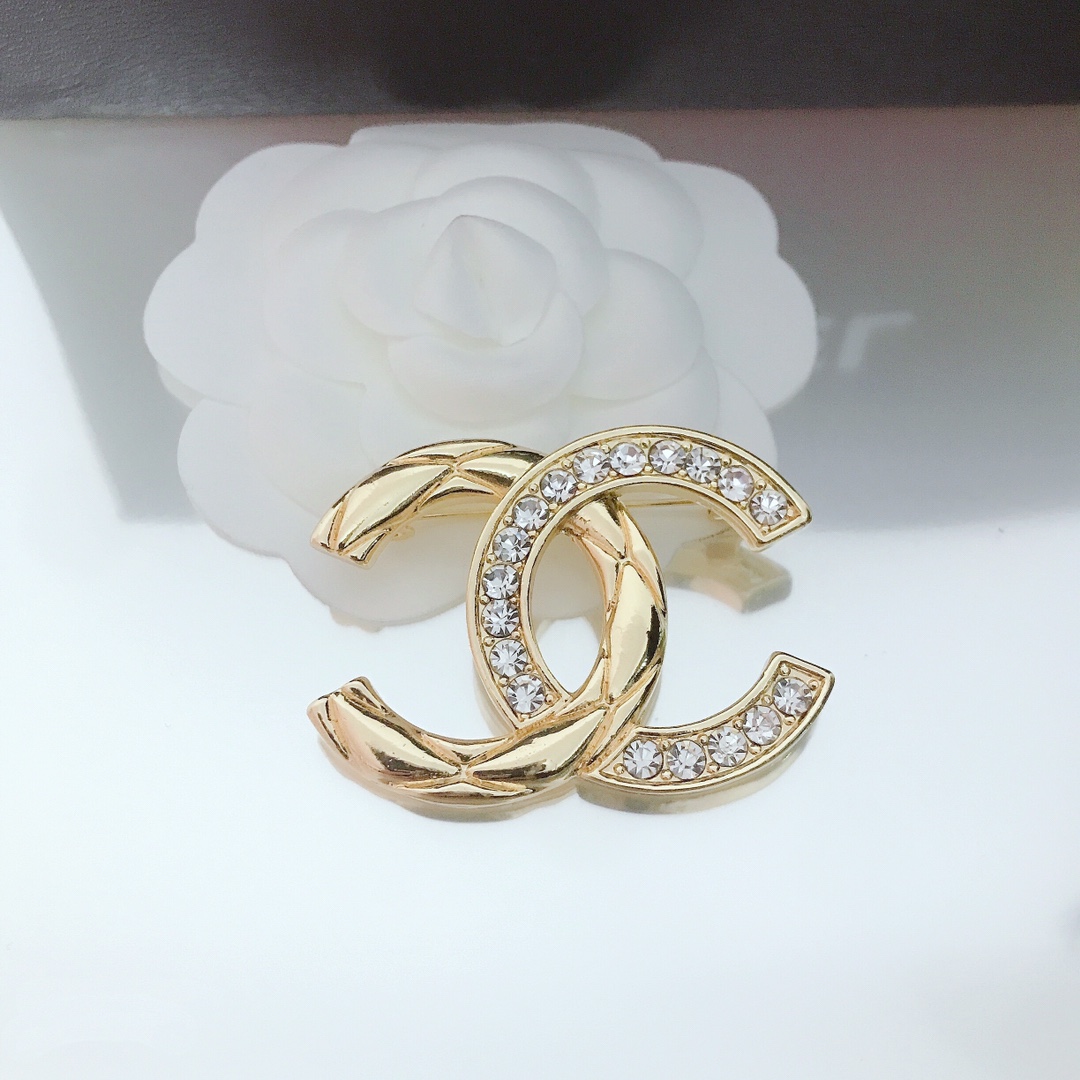 Chanel brooch 108715