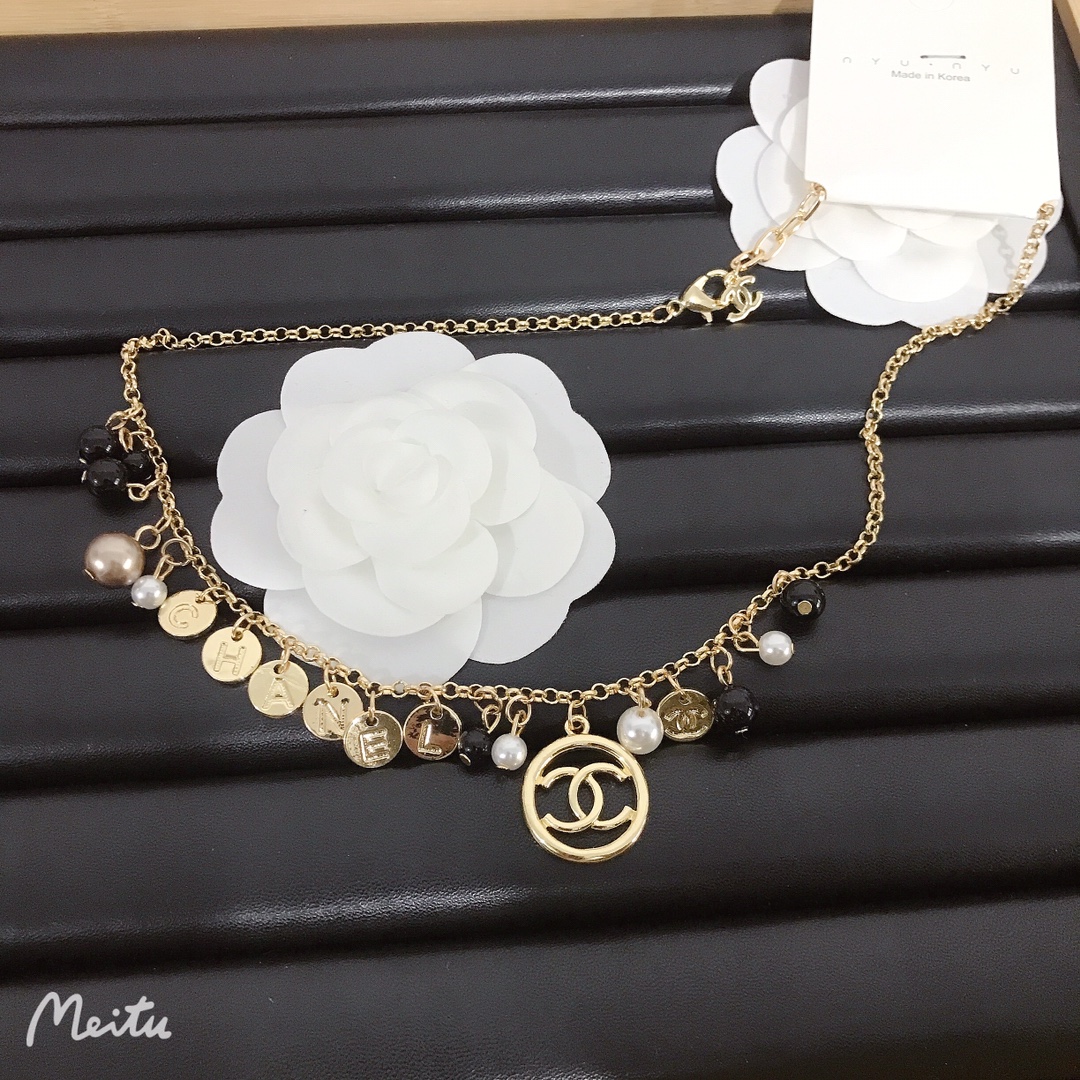 Chanel necklace 108710
