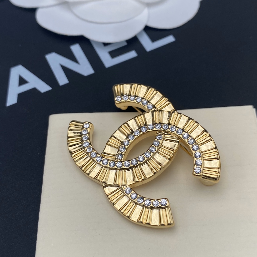 C012 Chanel brooch 108929