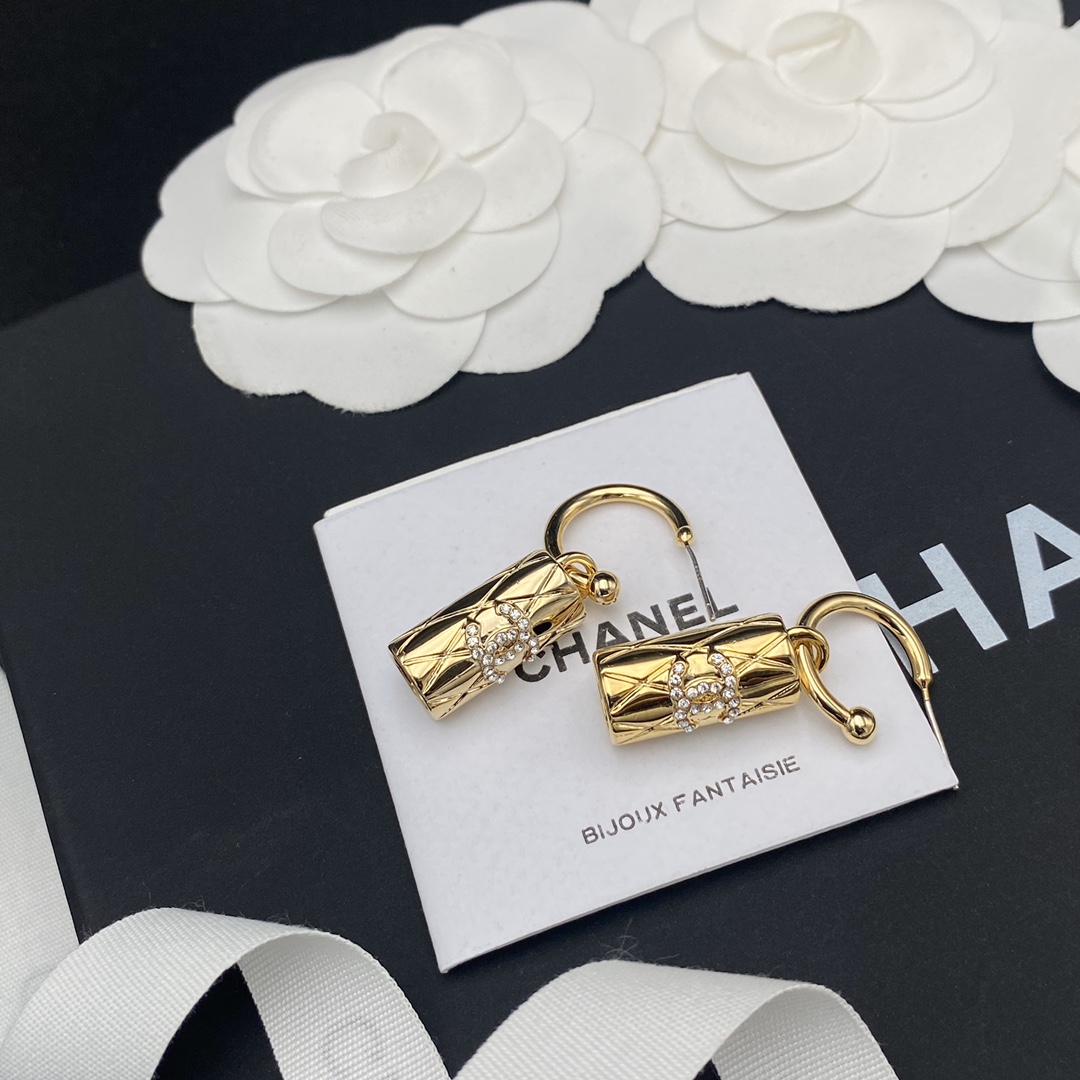 A108 Chanel earrings 108926