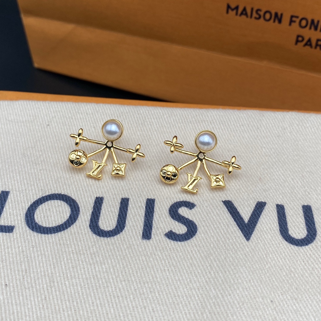 A565 LV earrings 108906