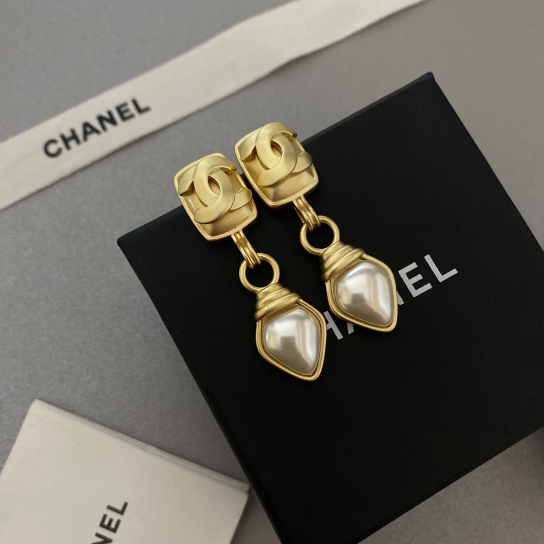 A926 Chanel earrings 104396
