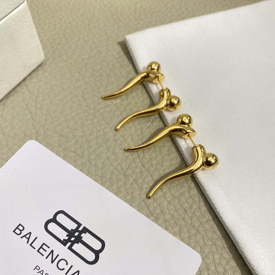 A072  Balenciaga earrings 109105