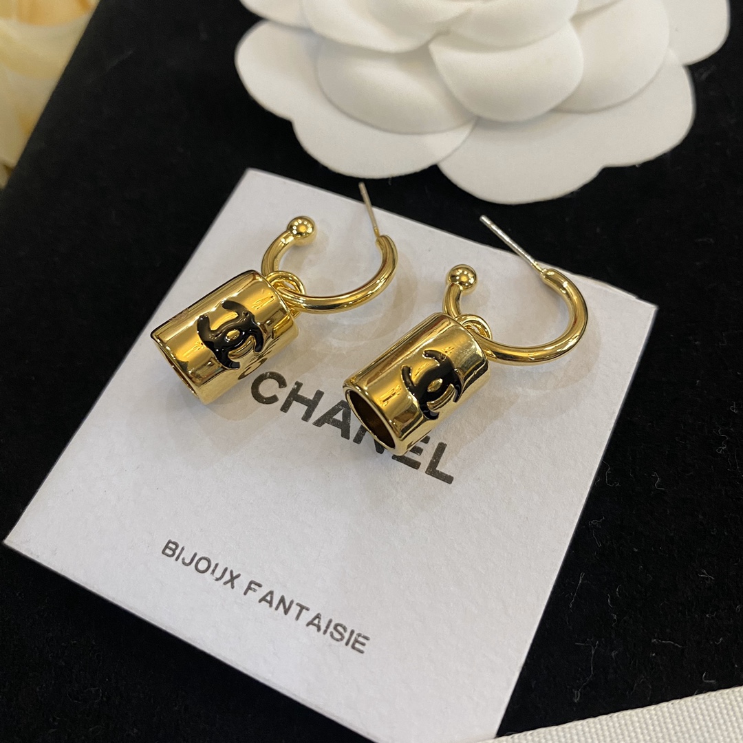 A681 Chanel earrings 109080