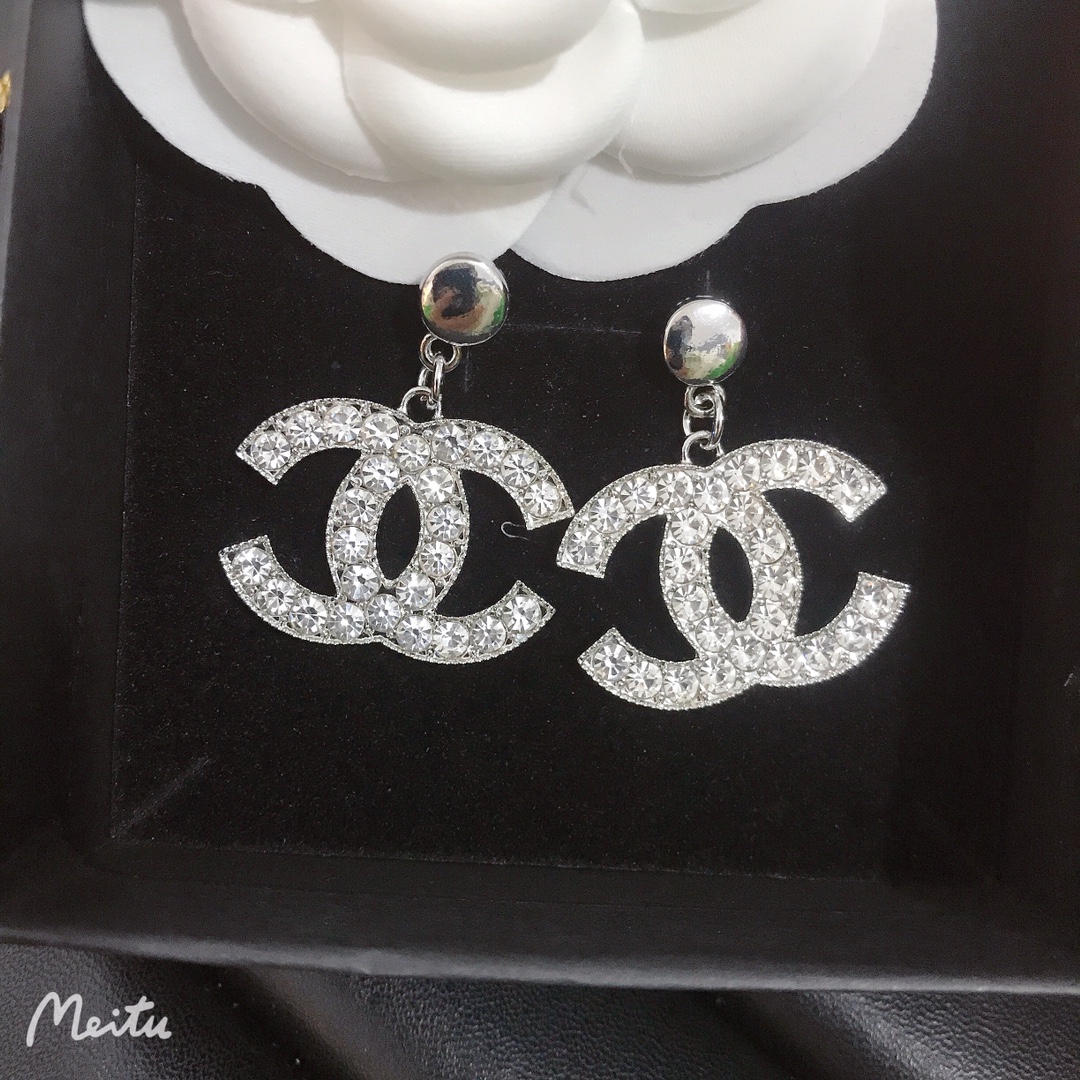 Chanel earrings 109001