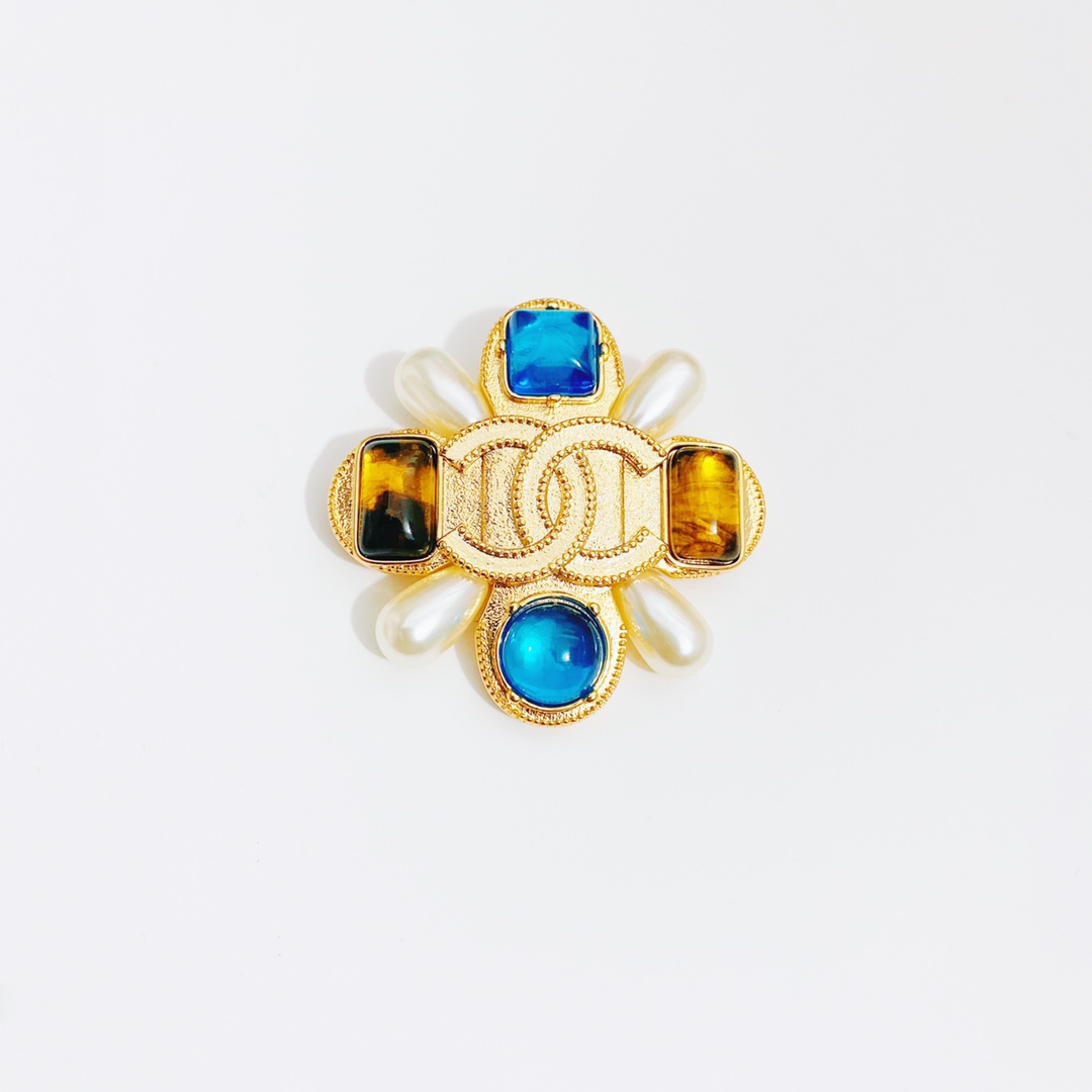 C009 Chanel brooch 109068