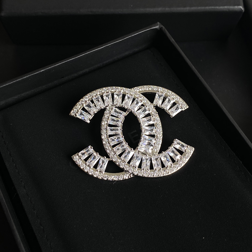 D007 Chanel brooch 109035