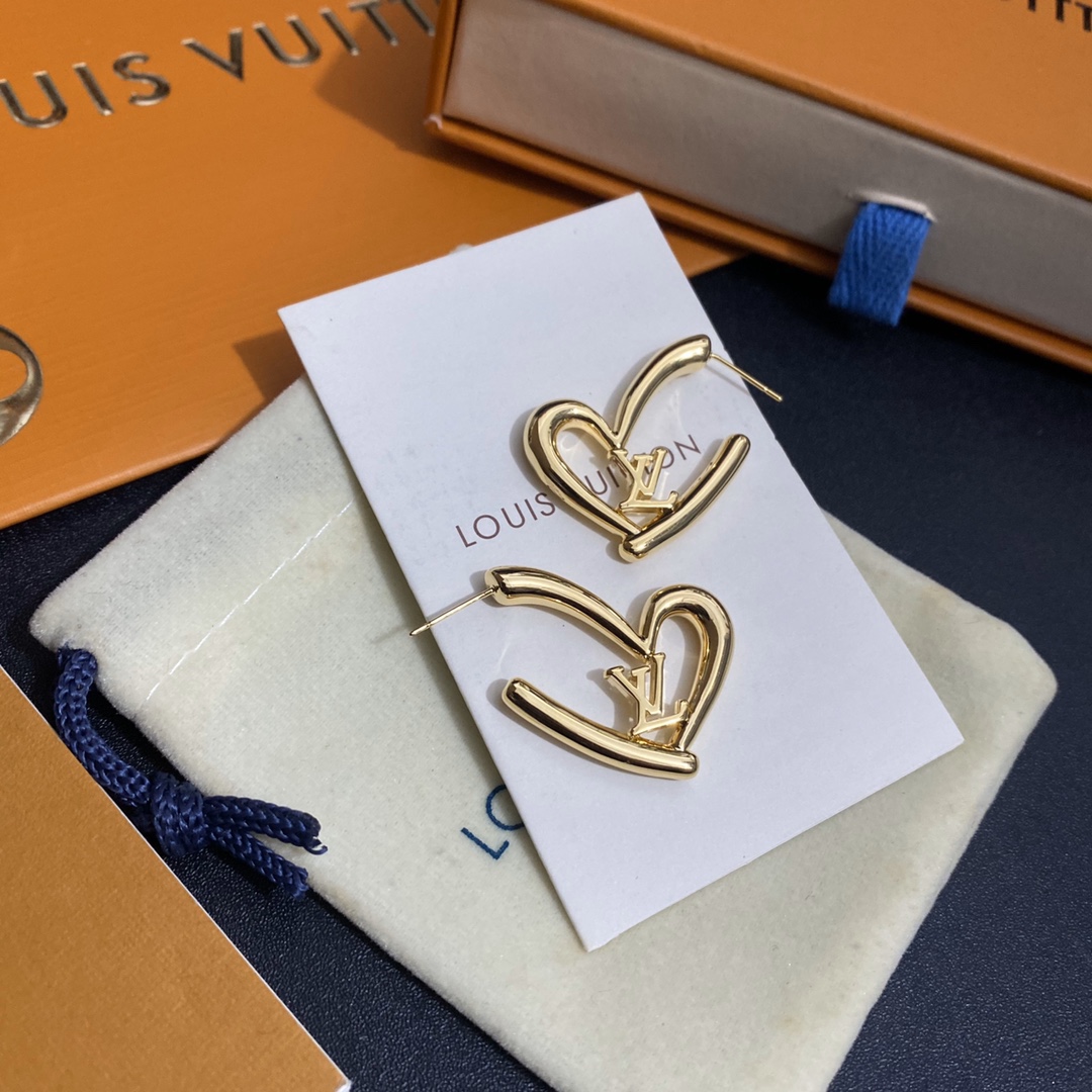 A139  LV gold heart earrings 109022