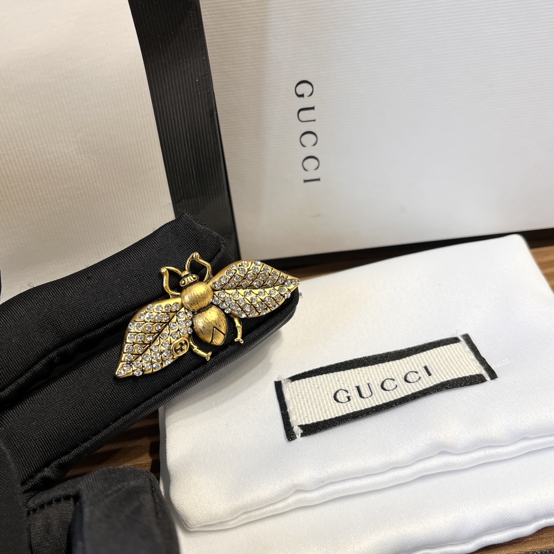 D077 Gucci brooch 109011