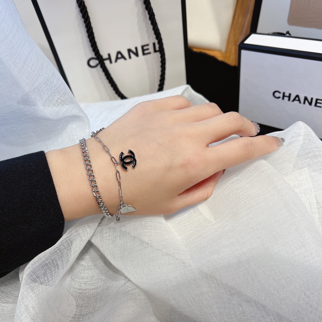 L106 Chanel bracelet 109006