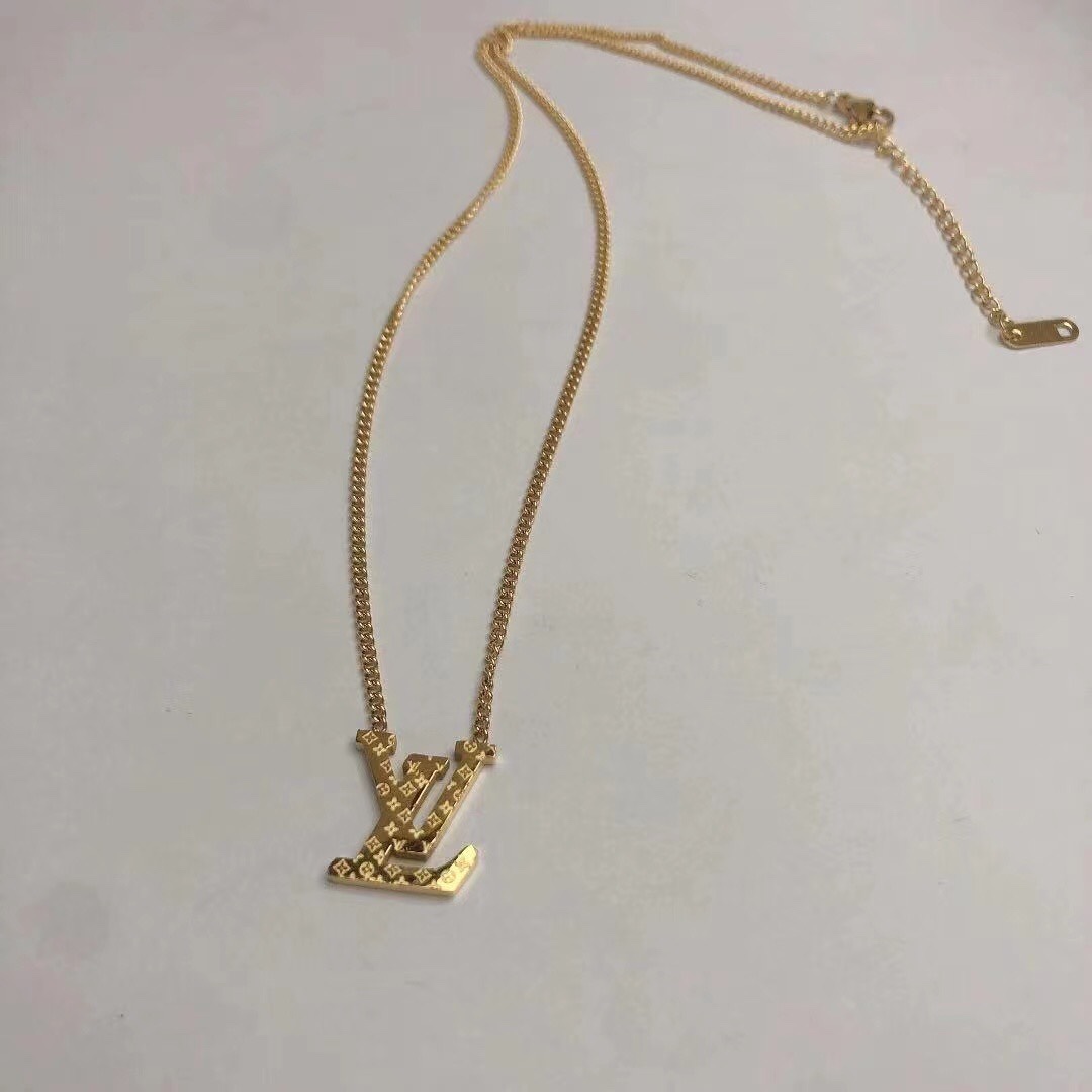 LV necklace outfit 108998