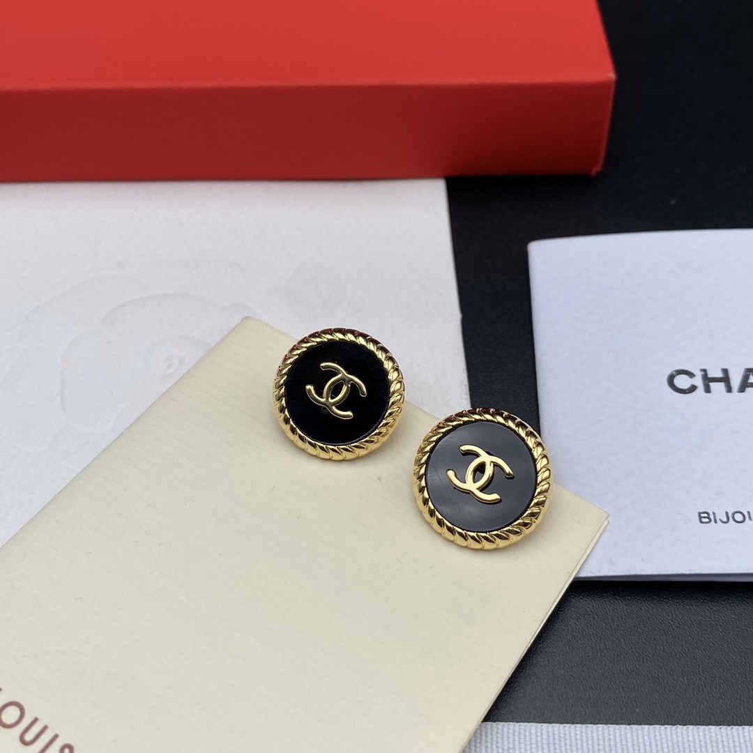 A890  Chanel earrings 109195