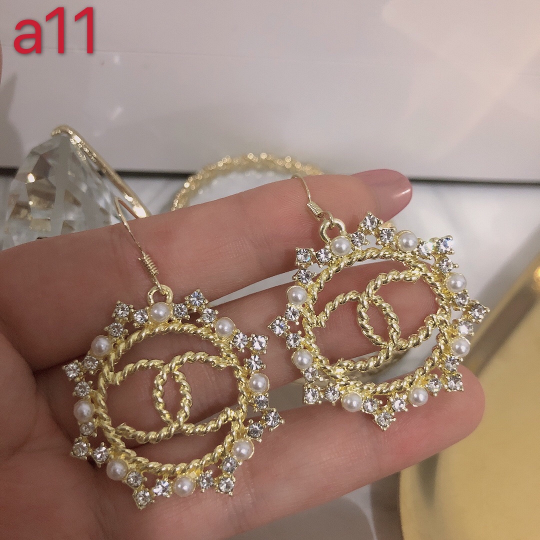 vintageaesthetic Chanel earrings 109174