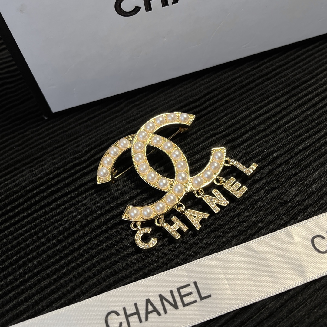 D088  Chanel brooch 109165