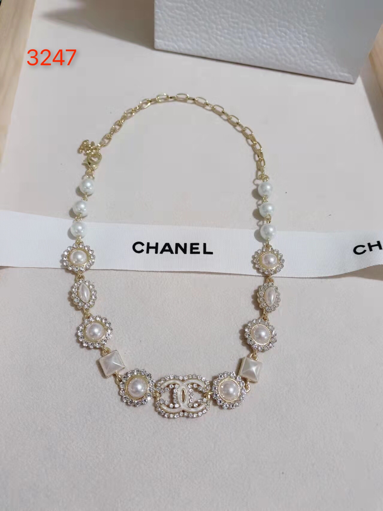 Chanel necklace 109160