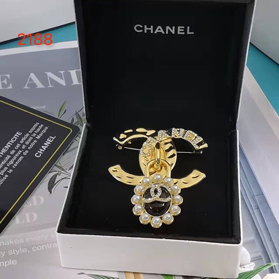 Chanel brooch 109146