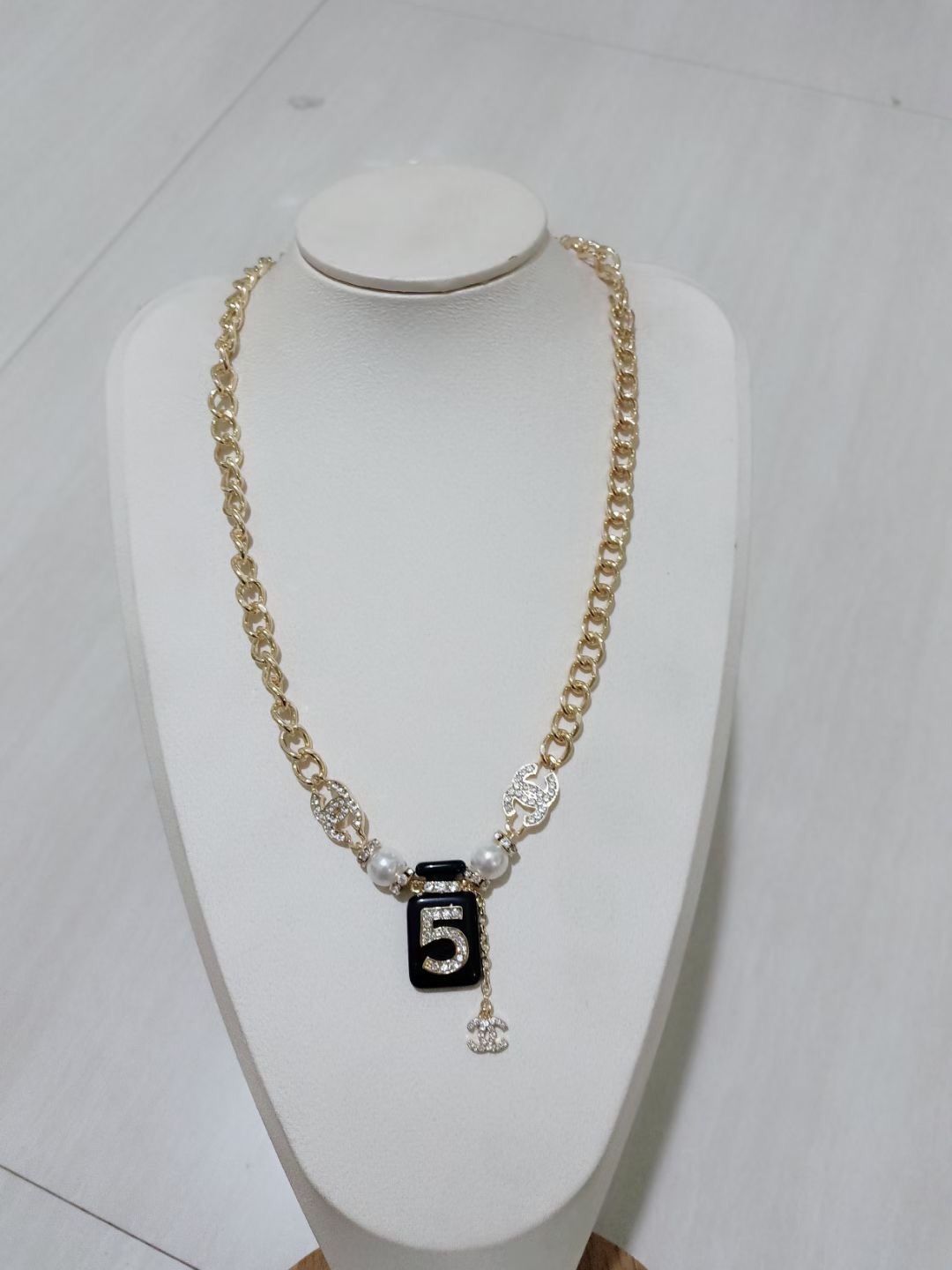 Chanel necklace baublebar 109143