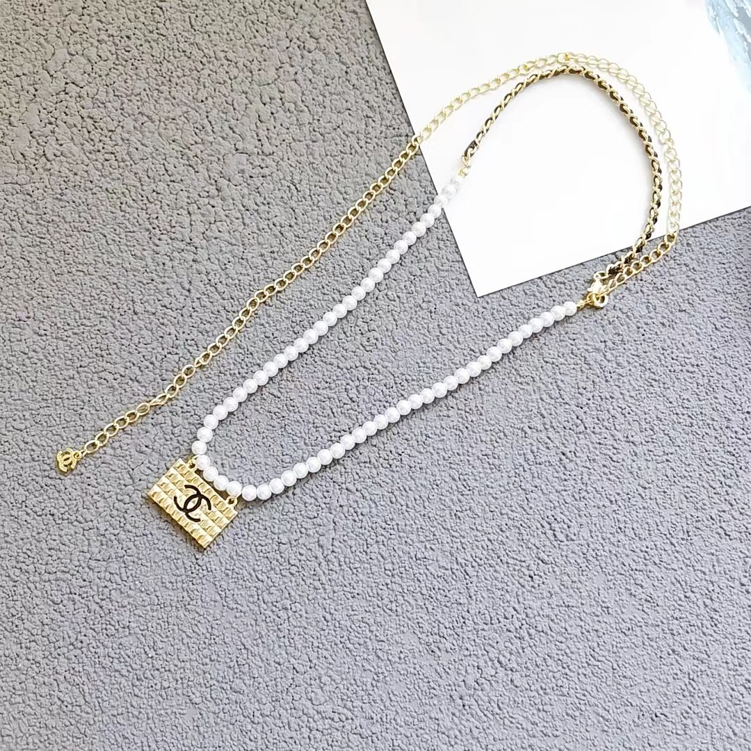 Chanel necklace 109141